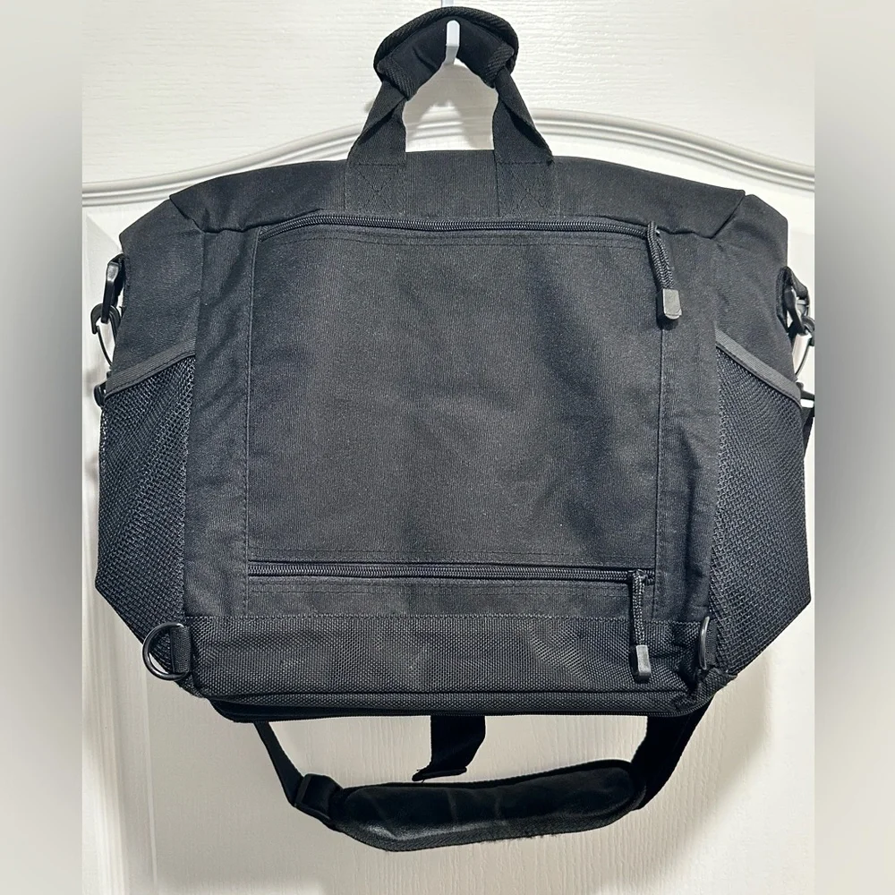 Piper Gear Black Messenger / Laptop Bag, Easily Fits 15